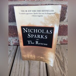 Nicholas Sparks The Rescue Paperback Chapter Book